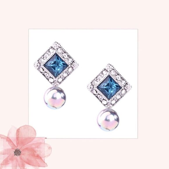 High-End Crystal and Iridescent Silver Pearl Earrings - Picture 2 of 3